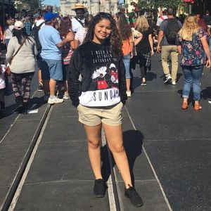 Meet your Posher, Amaris